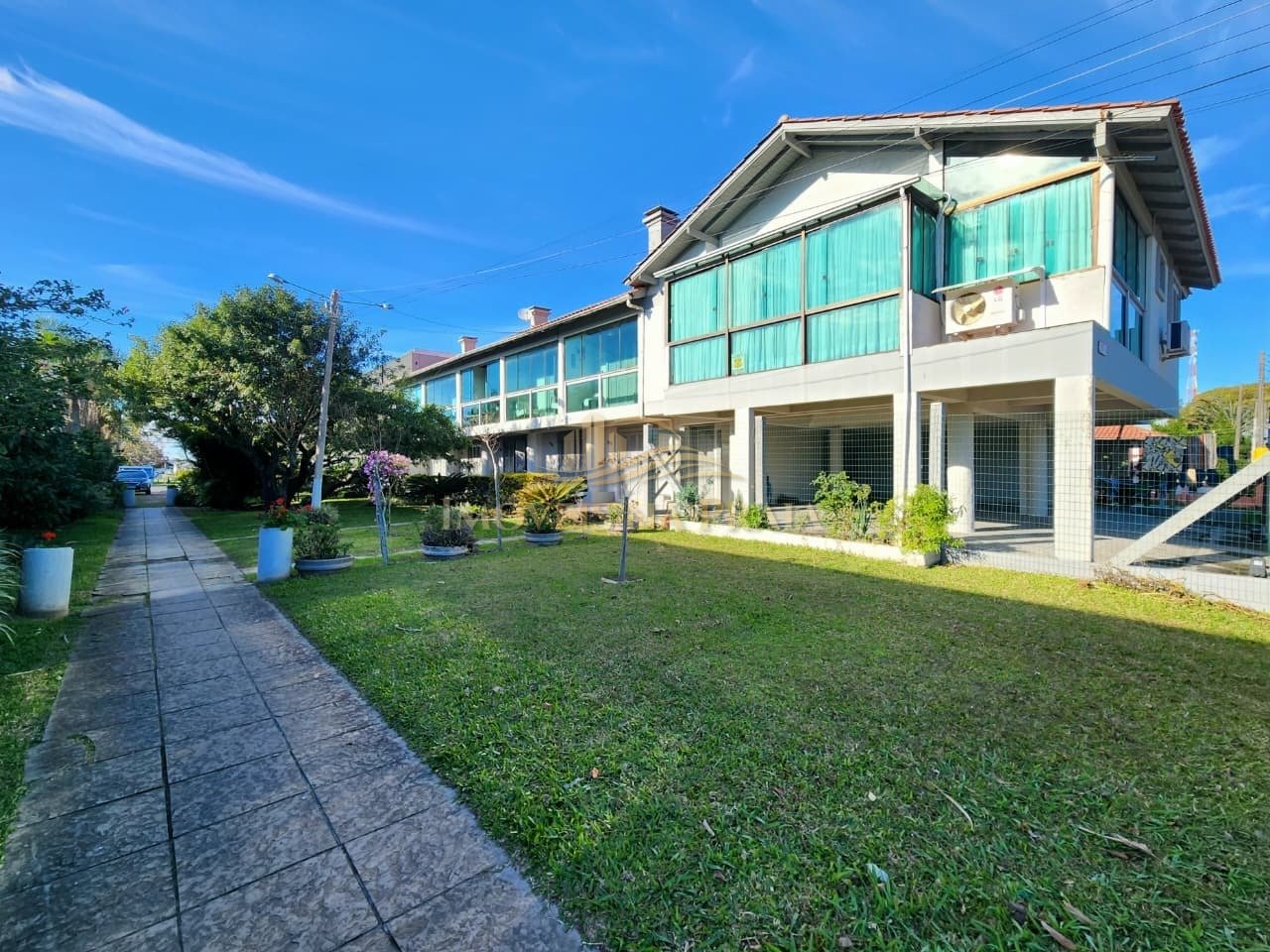 Duplex à venda no centro de Xangri-lá.