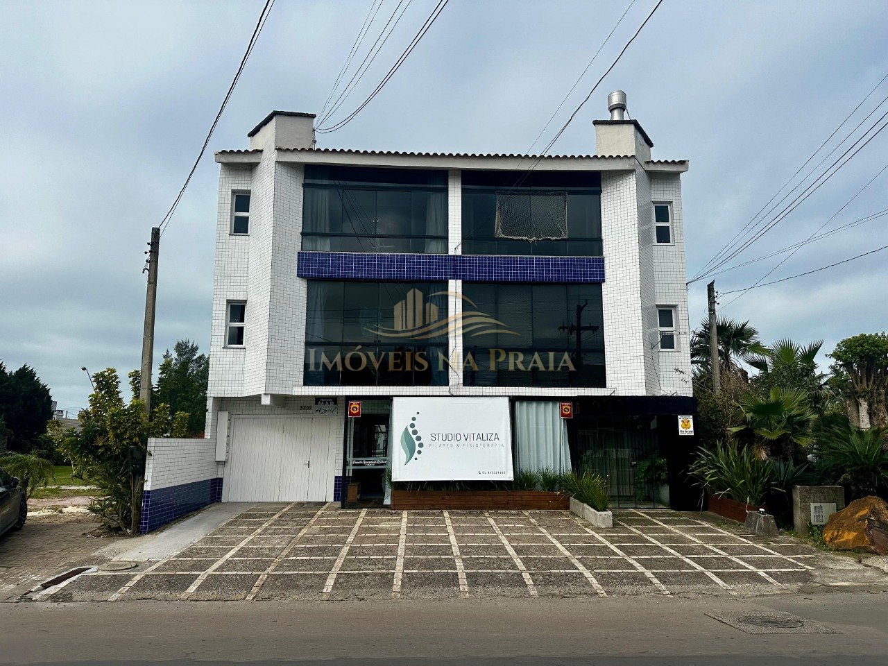 Apartamento com 2 dormitórios no centro de Xangri-Lá.