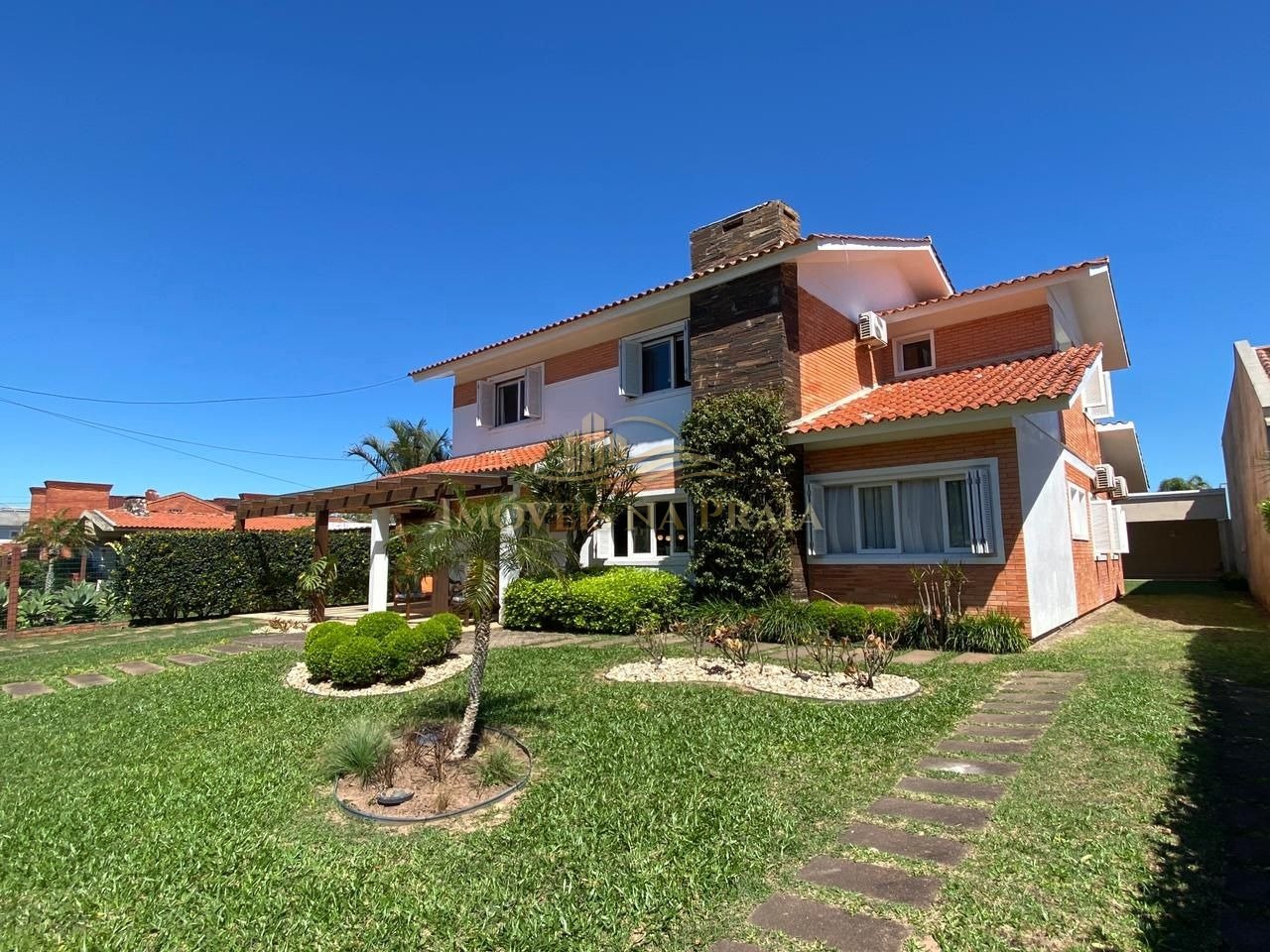 Casa 6 dormitórios no bairro Atlântida
